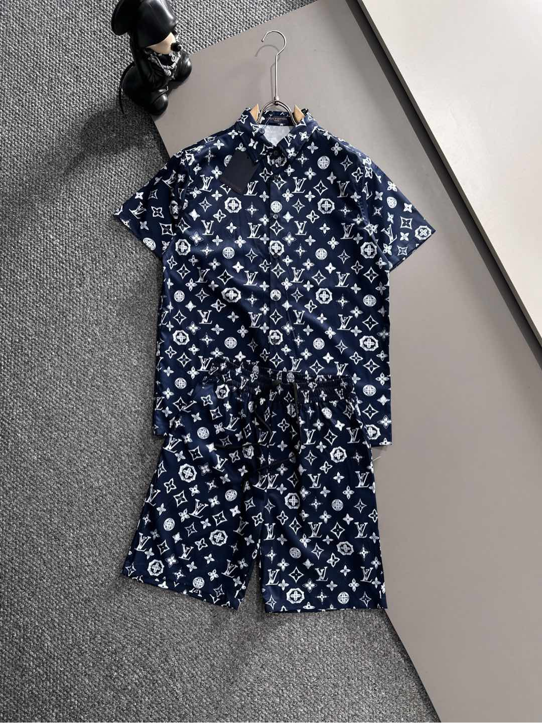 【LOUIS VUITTON】半袖シャツショートパンツ セットアップ
