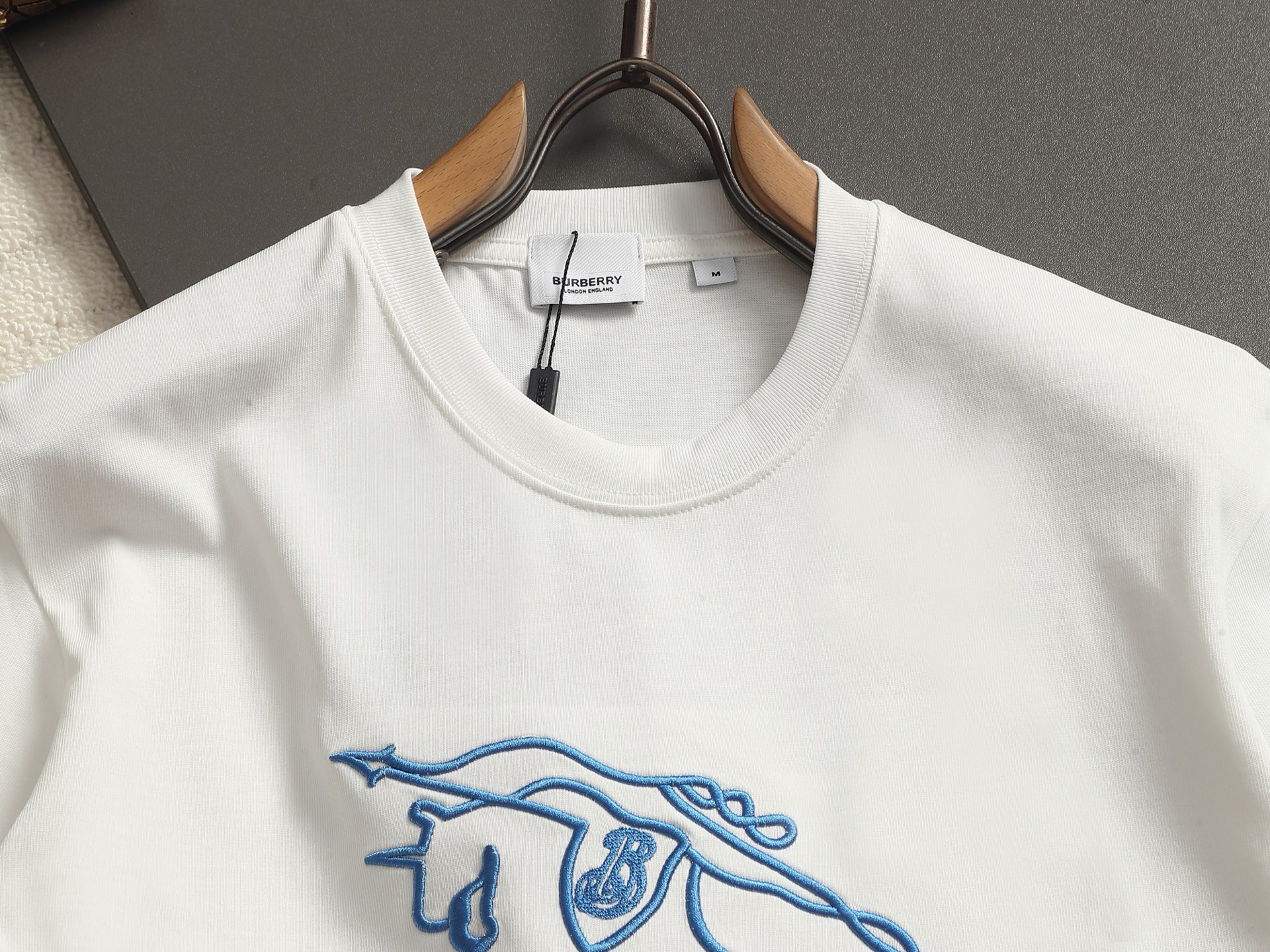 【BURBERRY】刺繍半袖 T シャツ