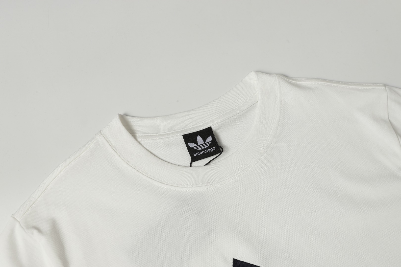 【BALENCIAGA】刺繍 半袖 T シャツ