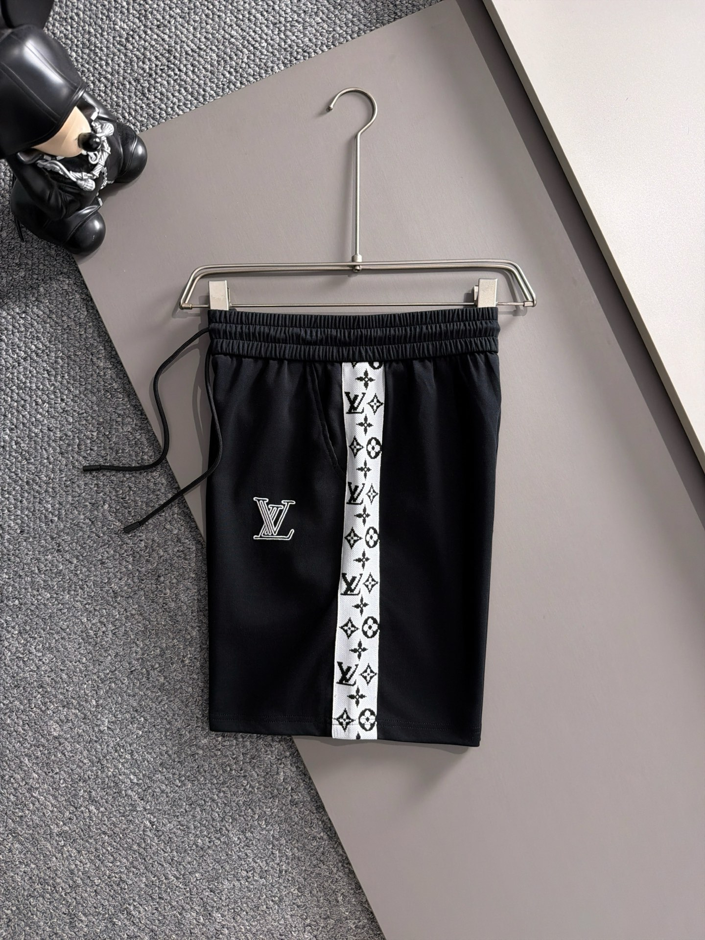【LOUIS VUITTON】半袖T シャツショートパンツ セットアップ