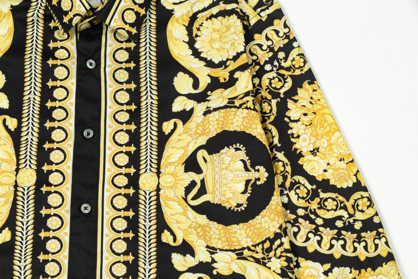 【VERSACE 公式旗艦店】ヴェルサーチ シャツ ご好評に付き再入荷 240716