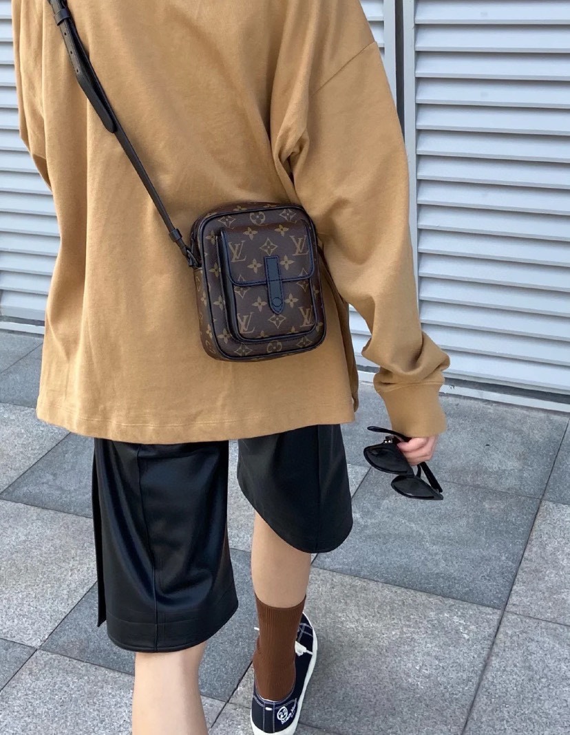 ◆LOUIS VUITTON◆ウェアラブルウォレット モノグラム M69404