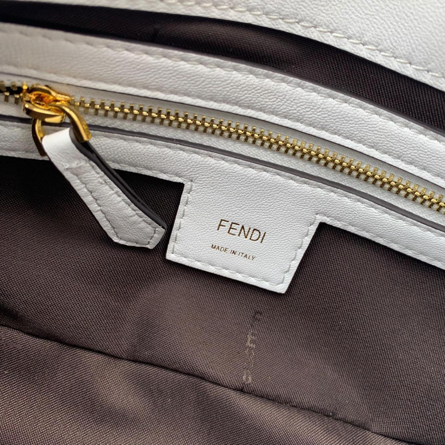 FENDI（フェンディ） メッセンジャーバッグ 26X14X4 CM