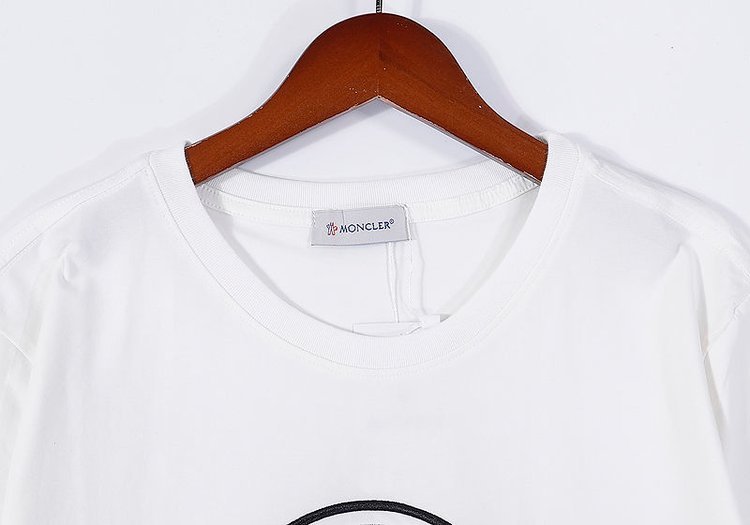 【Moncler 】男女兼用、ご好評に付き再入荷！