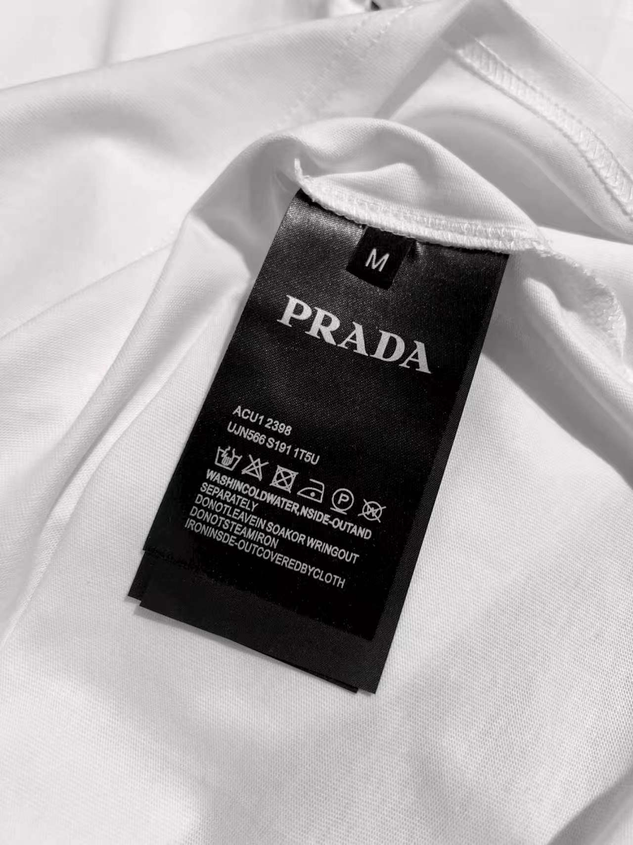 【PRADA】半袖 T シャツ