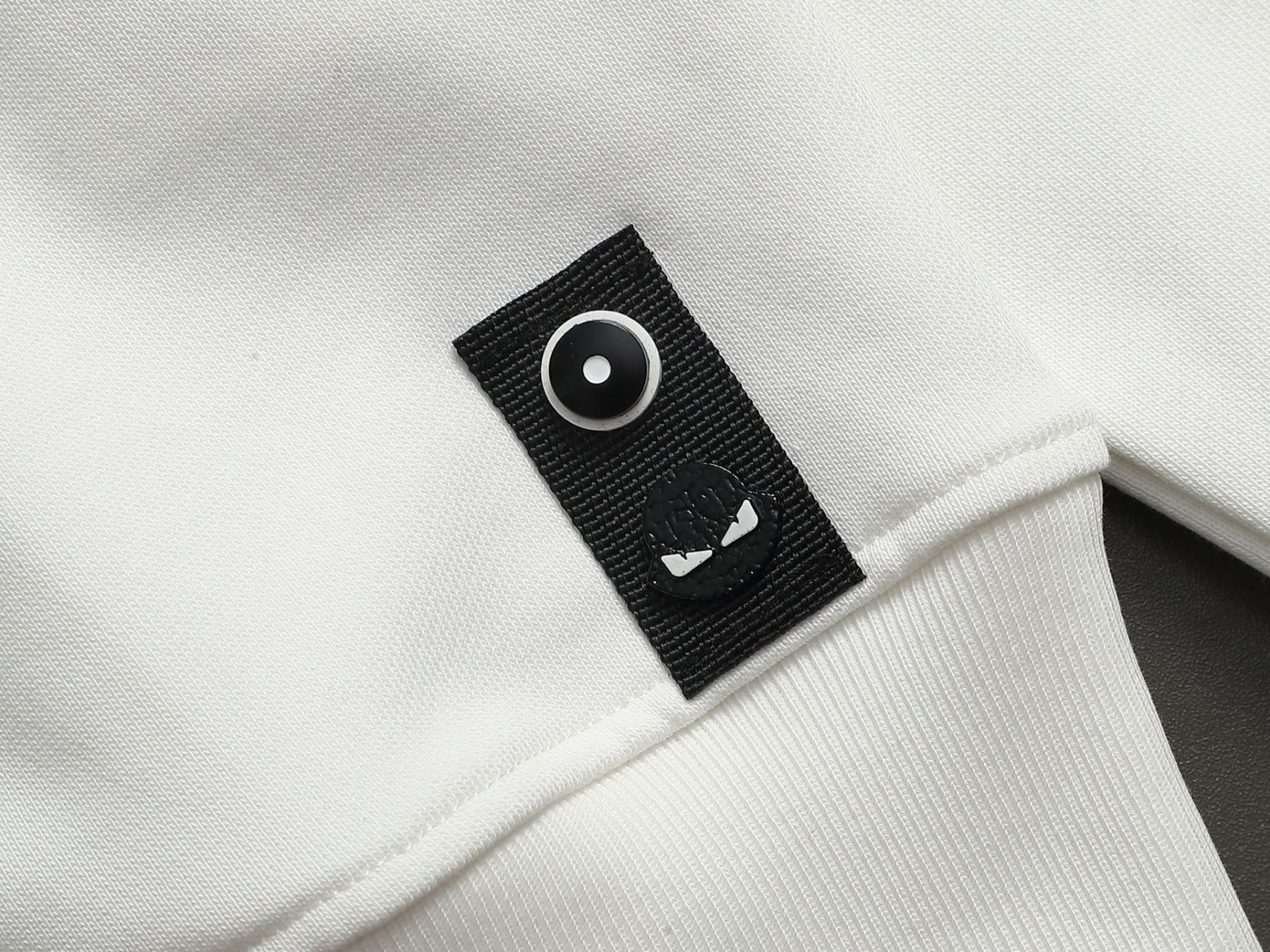 【FENDI】長袖 T シャツ