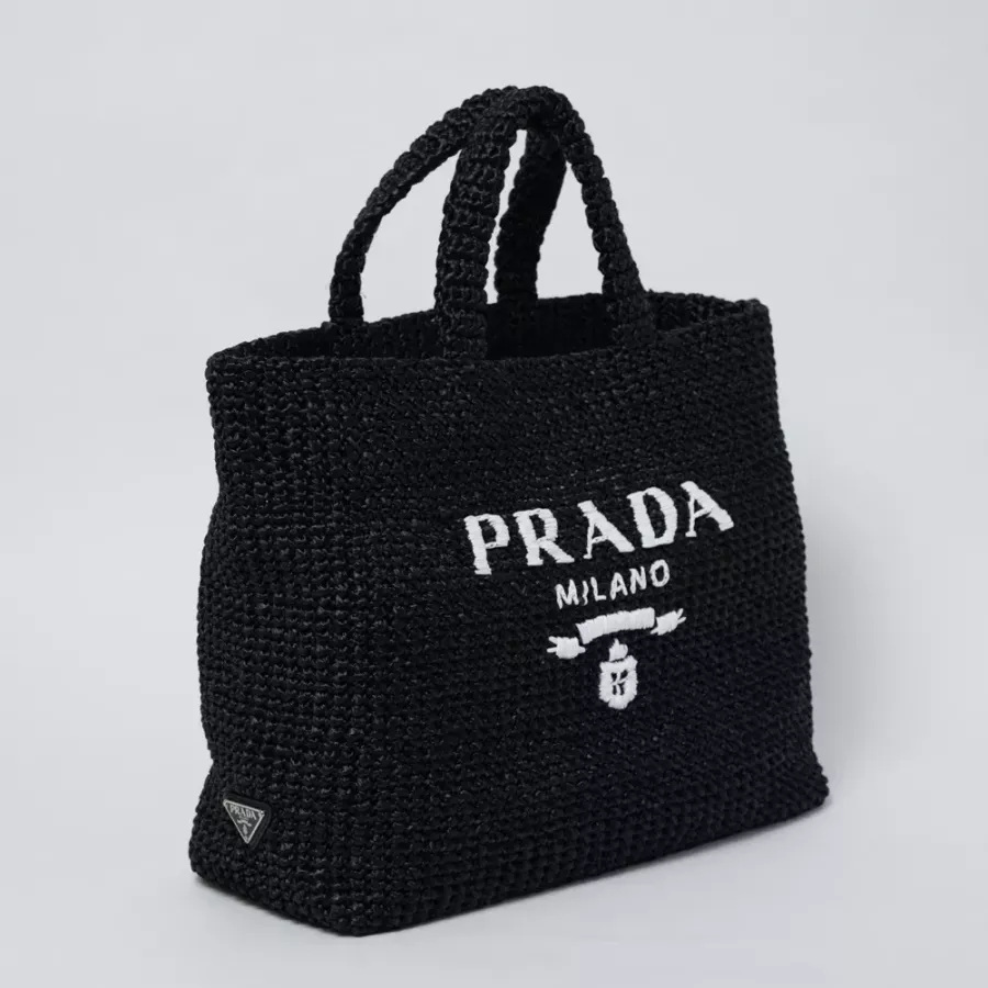 【PRADA】パリ限定！長澤まさみさん着用！夏らしいムードの大人気のラフィアトートバッグ！！