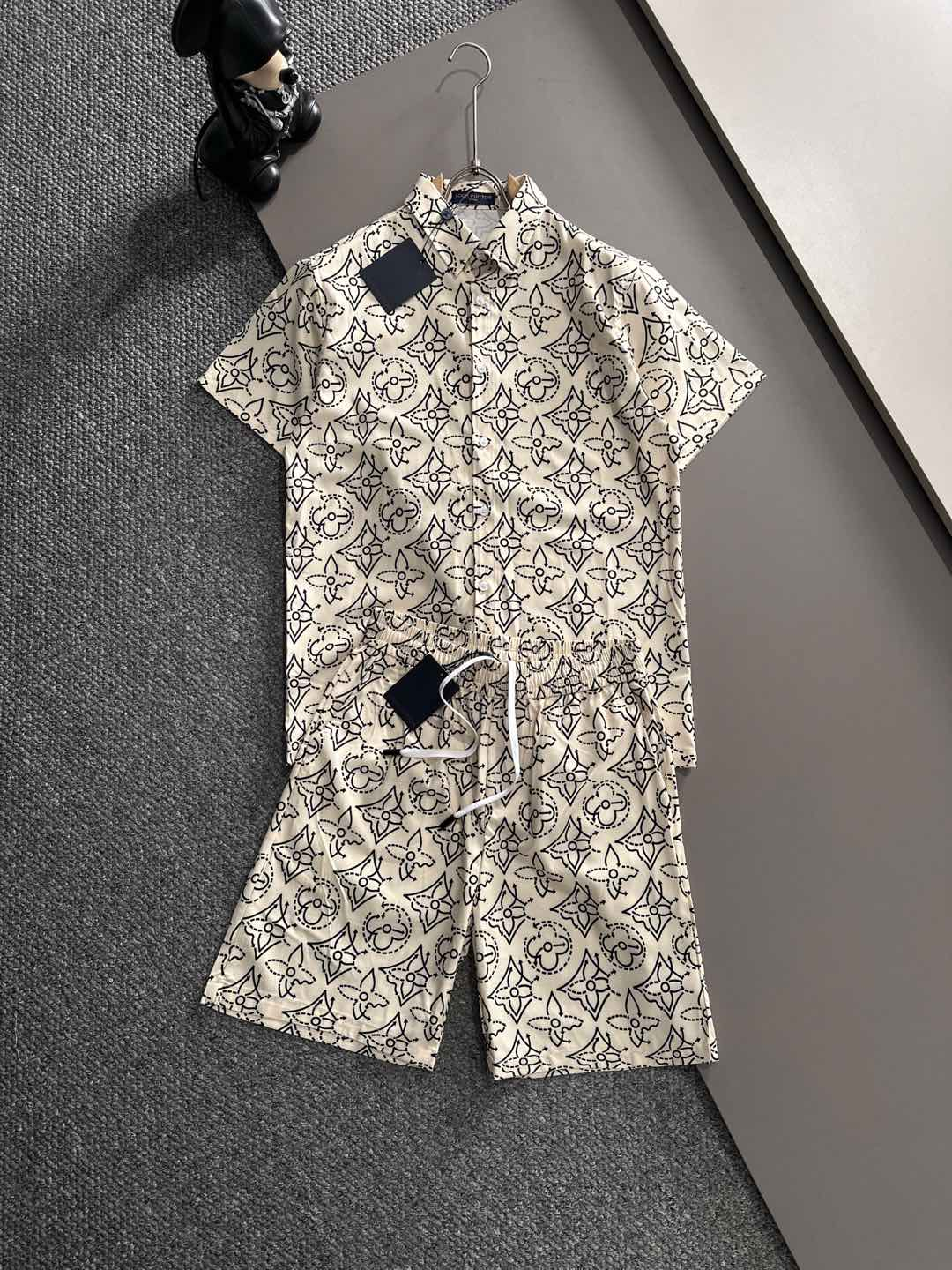 【LOUIS VUITTON】半袖シャツショートパンツ セットアップ