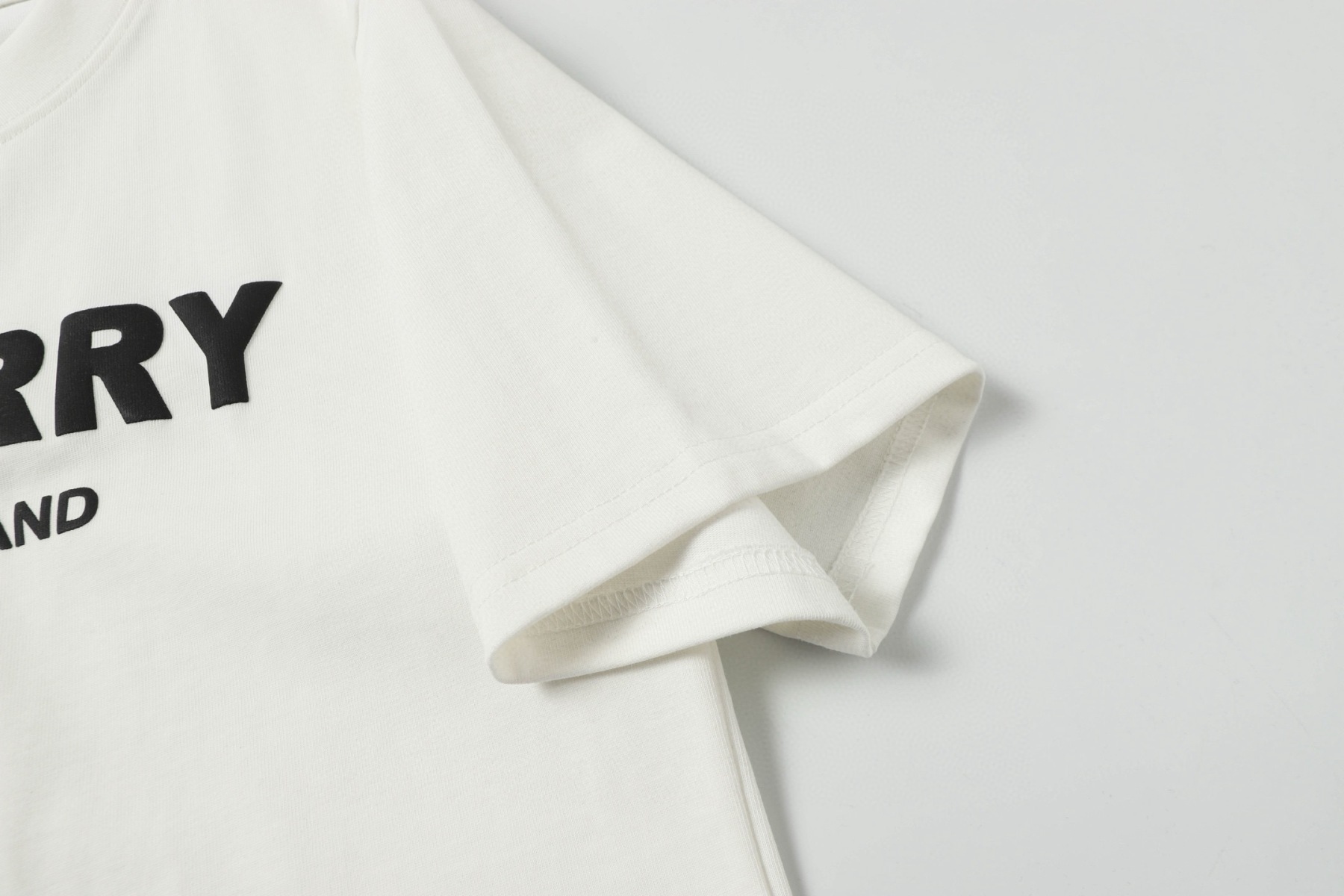 【BURBERRY】半袖 T シャツ