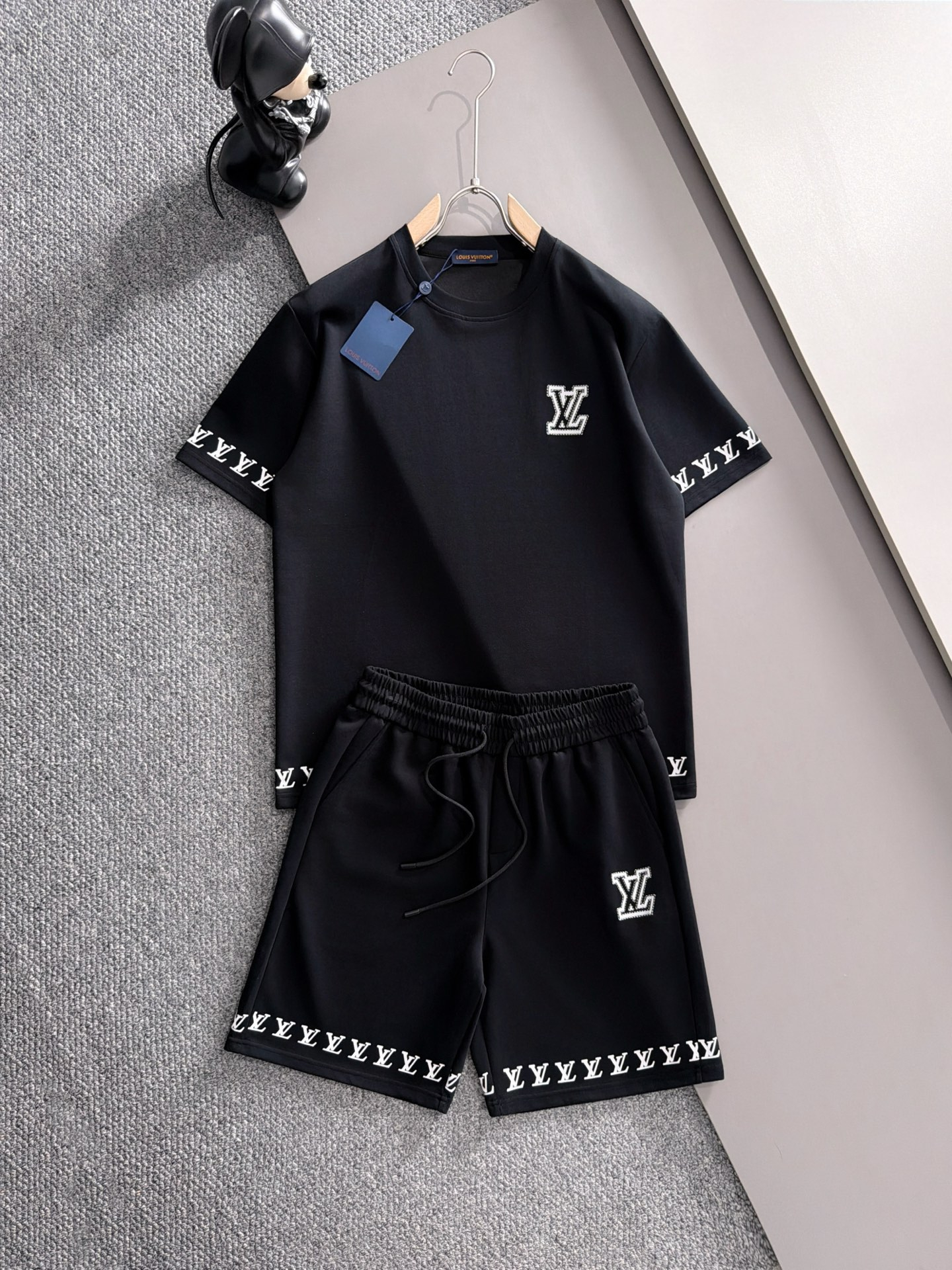 【LOUIS VUITTON】半袖T シャツショートパンツ セットアップ