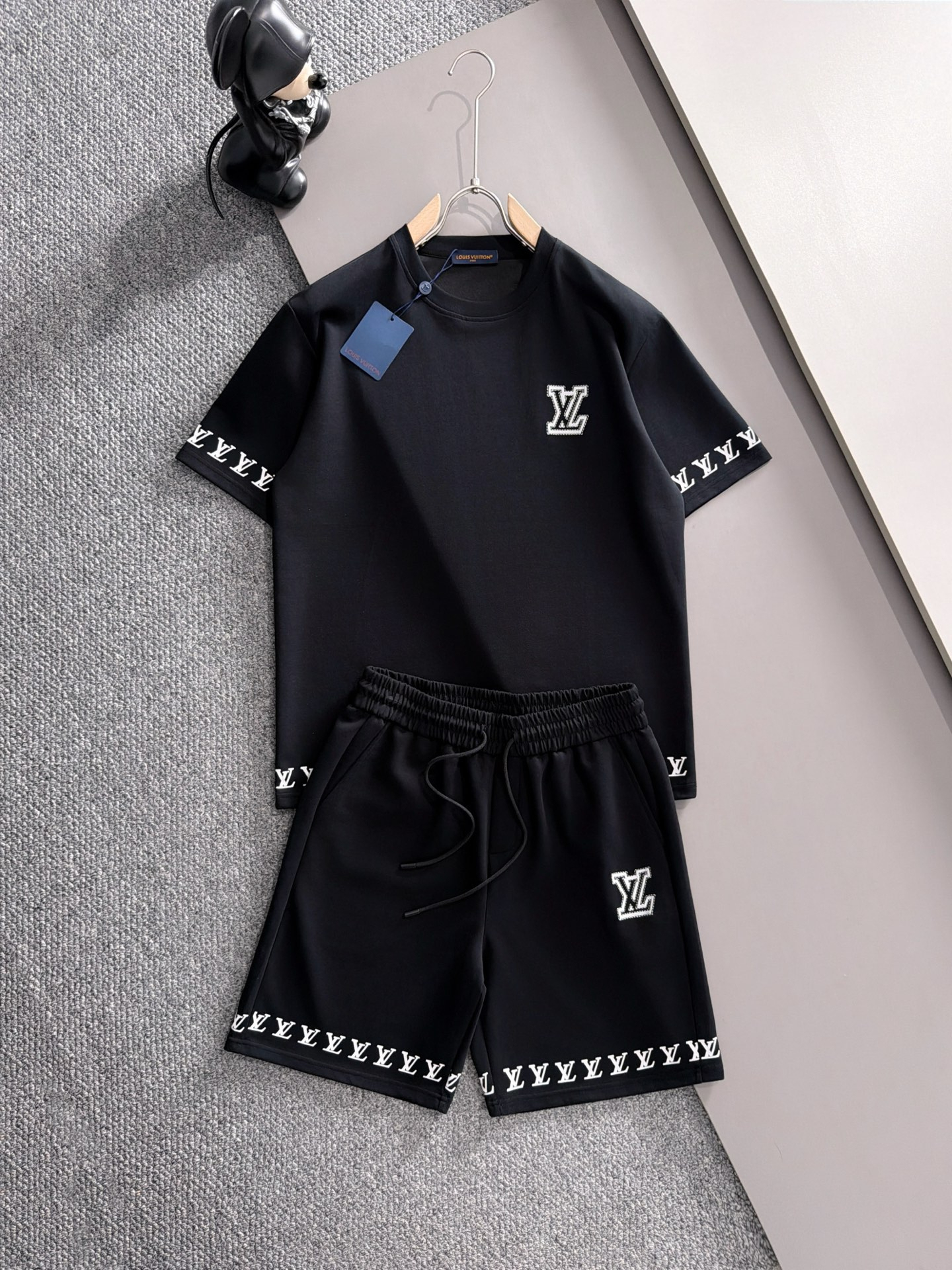 【LOUIS VUITTON】半袖T シャツショートパンツ セットアップ