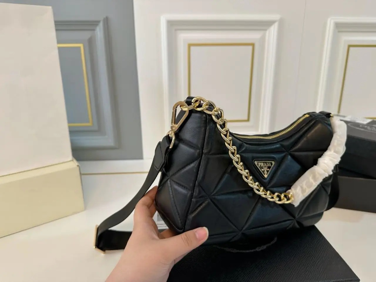 【PRADA 公式 旗艦店】プラダ 斜めがけバッグ 当日出荷 好評に付き再入荷！26*13CM 240719