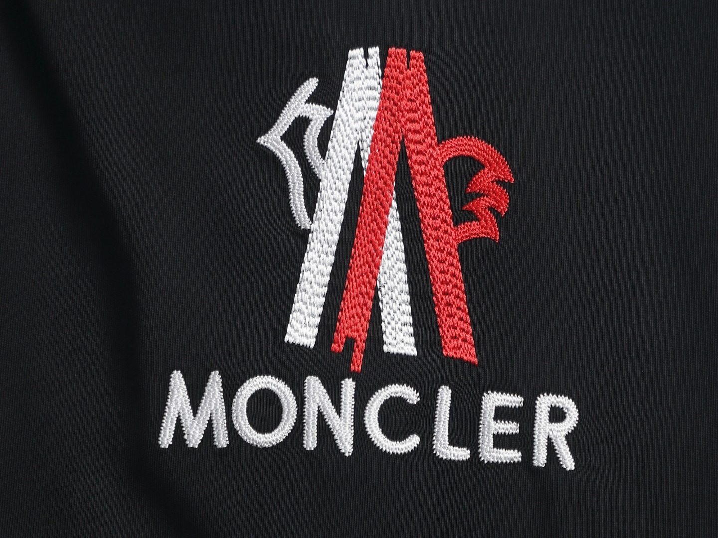 【MONCLER】刺繍半袖 T シャツ