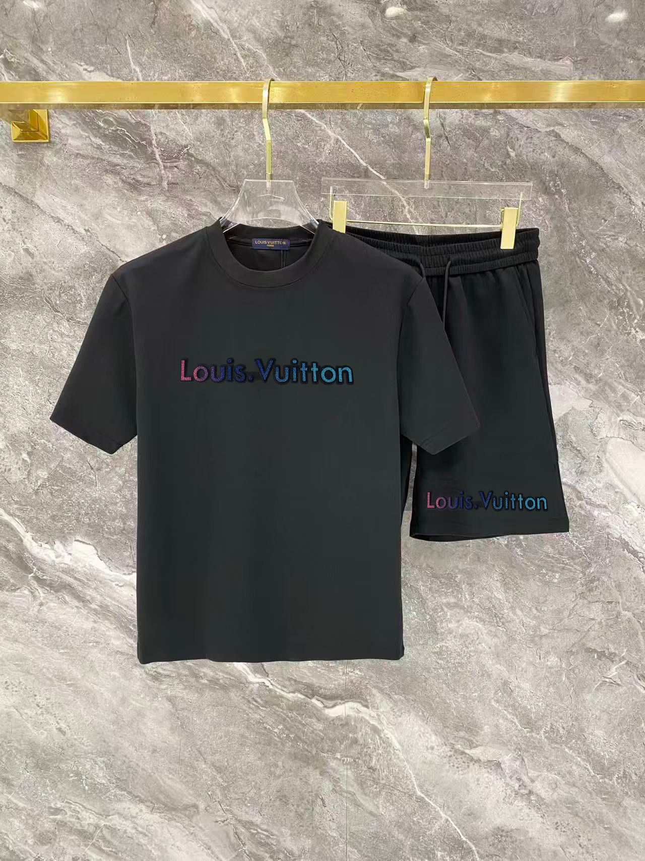 【LOUIS VUITTON】半袖T シャツショートパンツ セットアップ