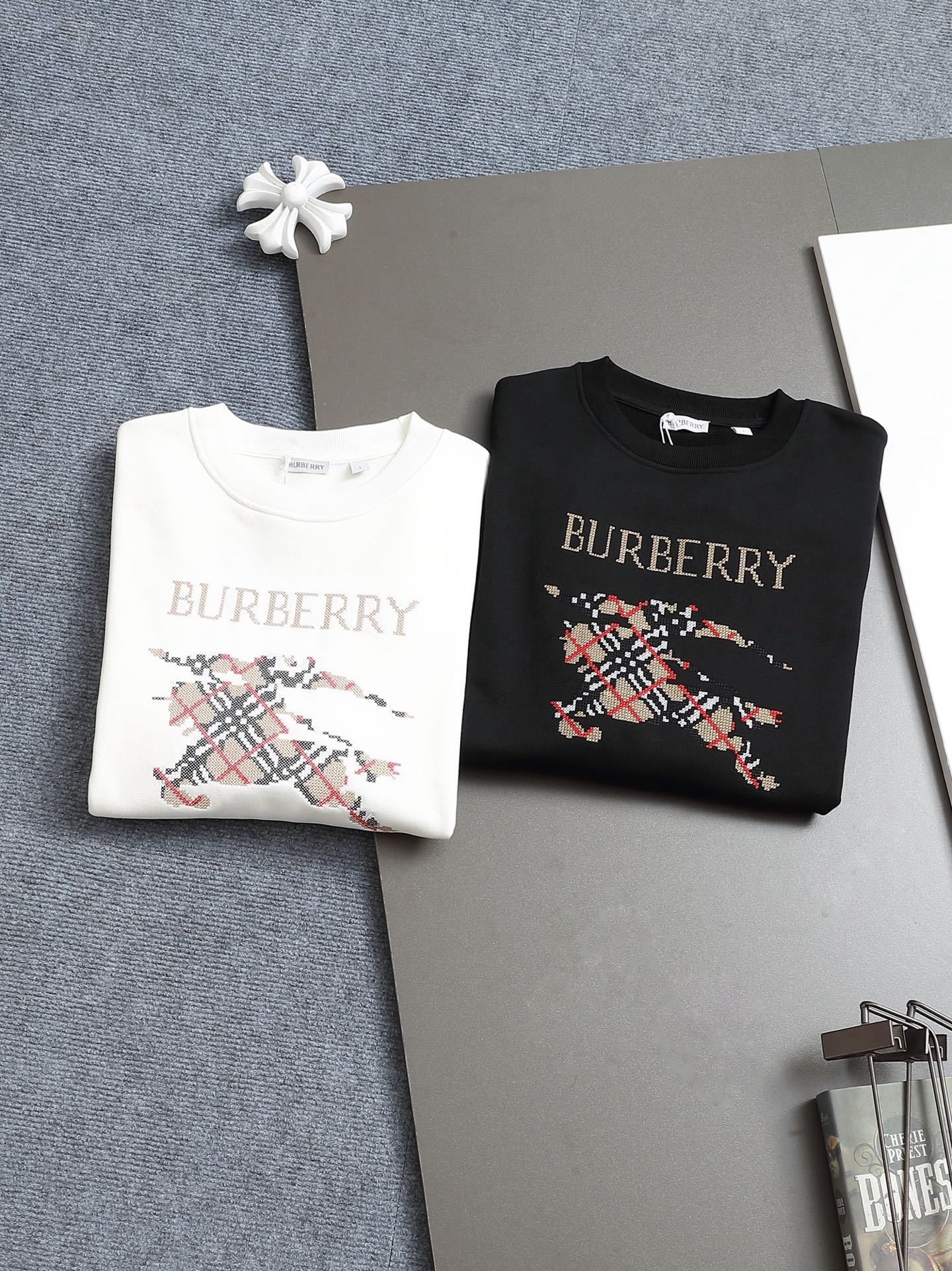 【BURBERRY】刺繍長袖 T シャツ