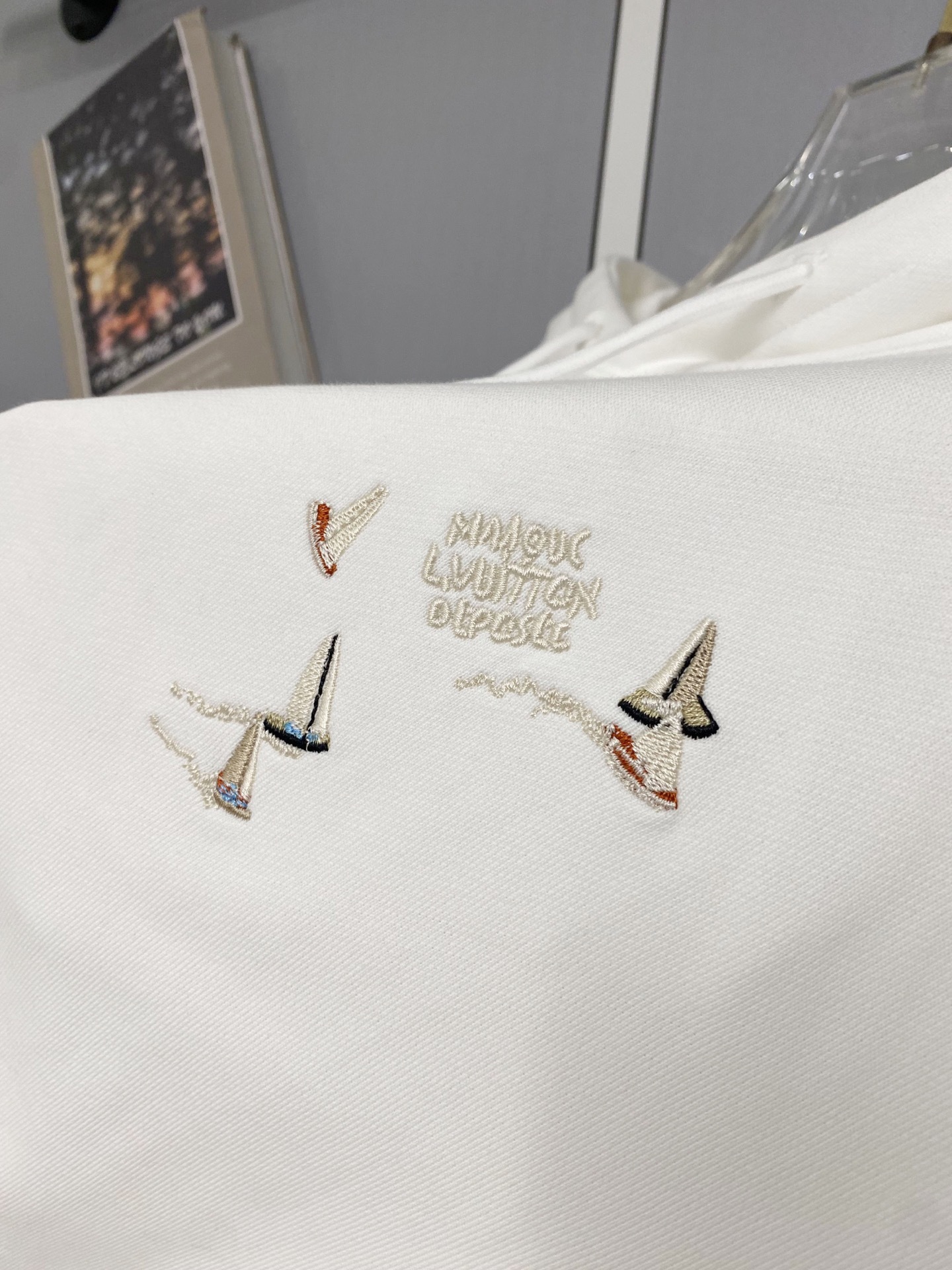 【LOUIS VUITTON】ルイヴィトン 刺繍パーカー