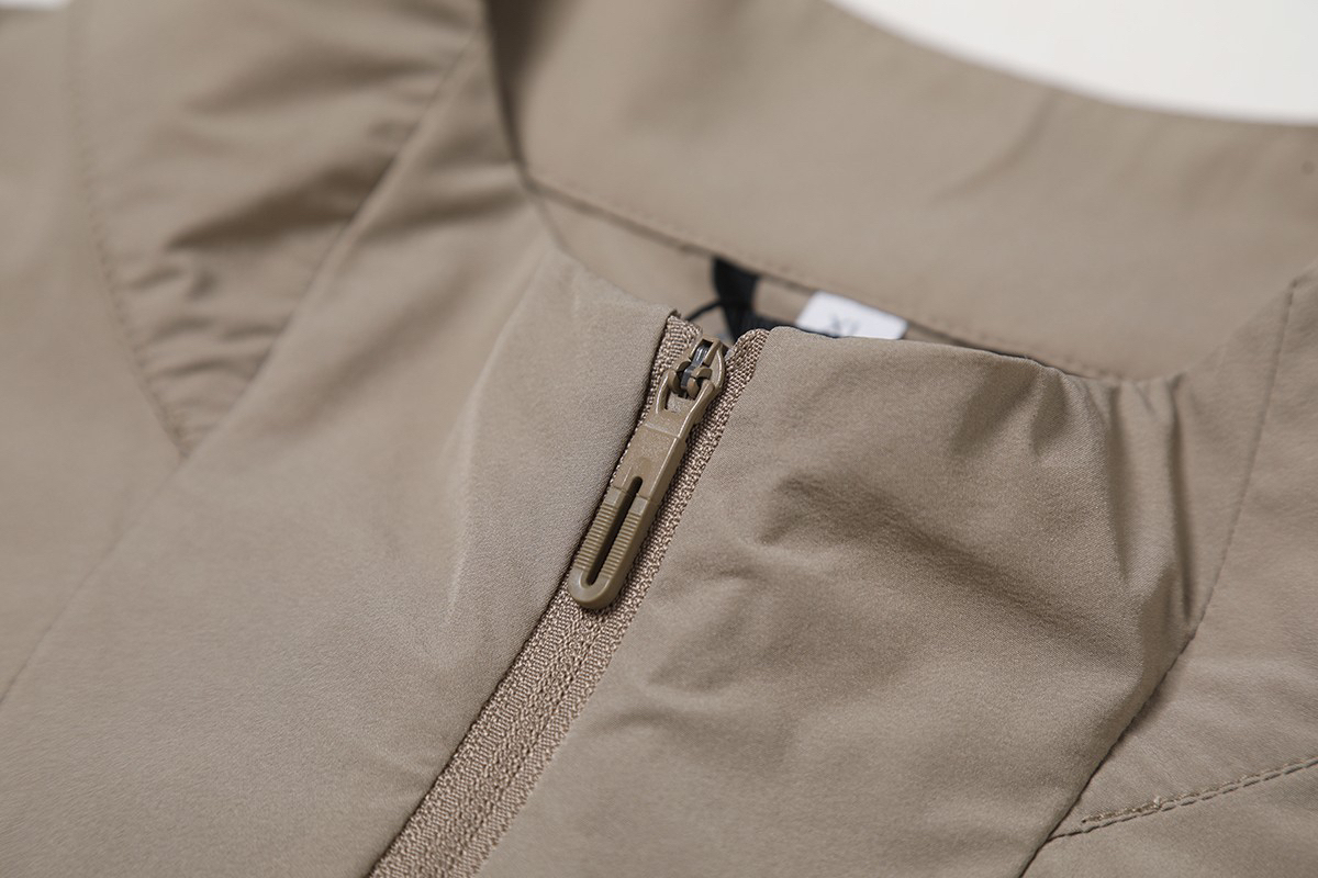 【DESCENTE】Lightweight UV カットパーカー
