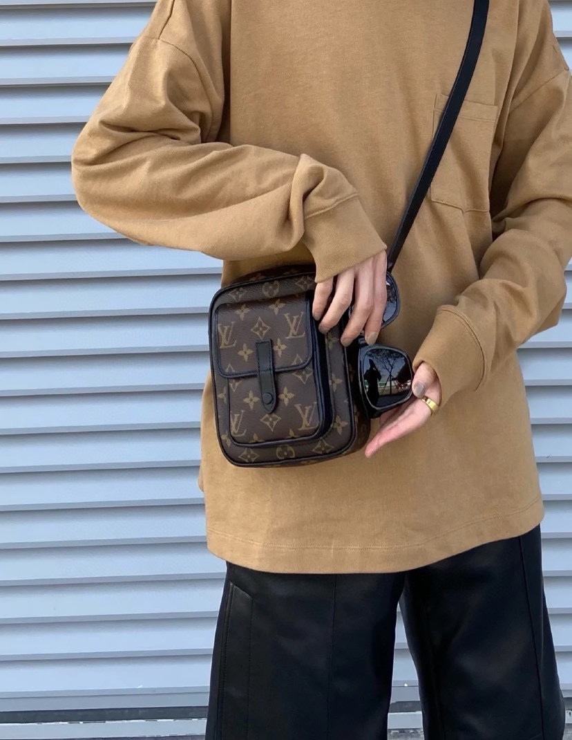 ◆LOUIS VUITTON◆ウェアラブルウォレット モノグラム M69404