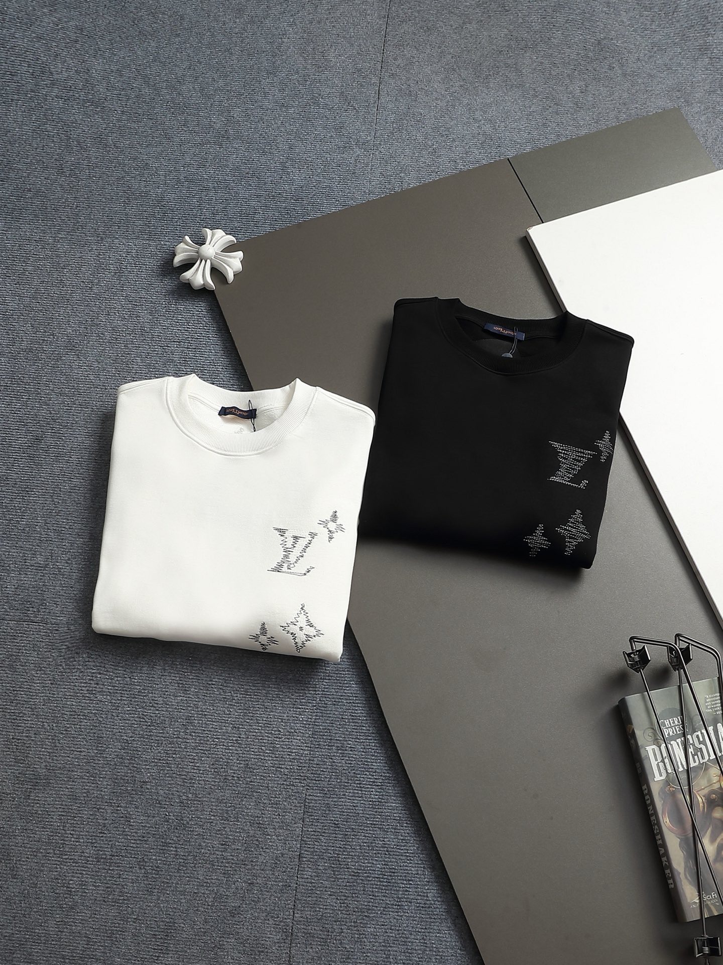 【LOUIS VUITTON】刺繍長袖 T シャツ