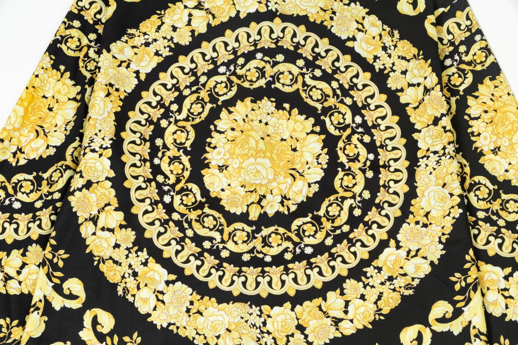 【VERSACE 公式旗艦店】ヴェルサーチ シャツ ご好評に付き再入荷 240716