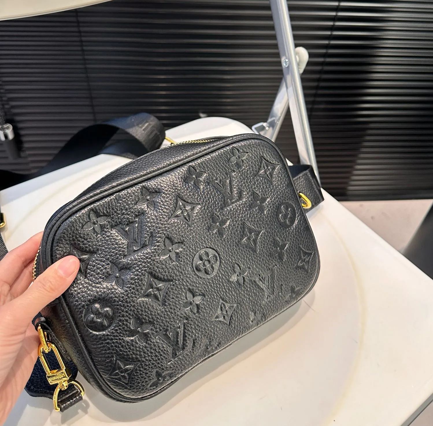 ◇Louis Vuitton◇ 新作カメラバッグは容量もサイズも大好評