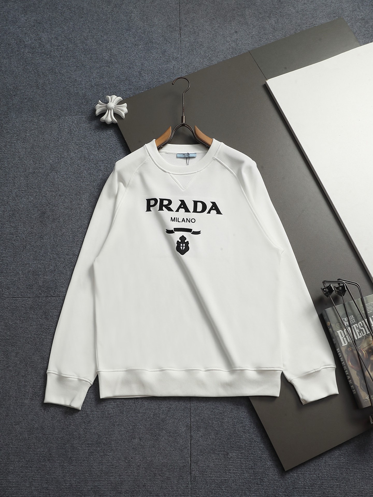 【PRADA】プリント長袖 T シャツ