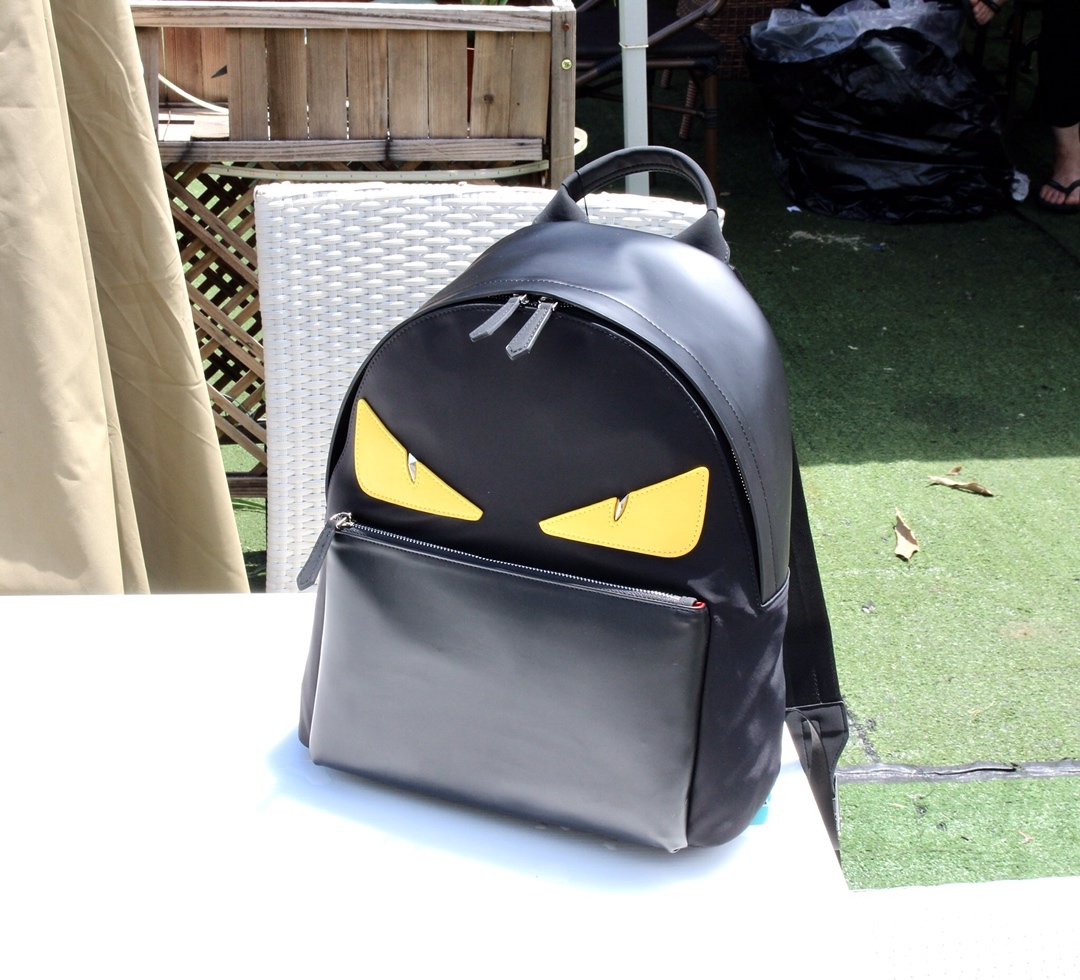 【FENDI 公式 旗艦店】フェンディ リュックサック 当日出荷 好評に付き再入荷！38*35*14CM