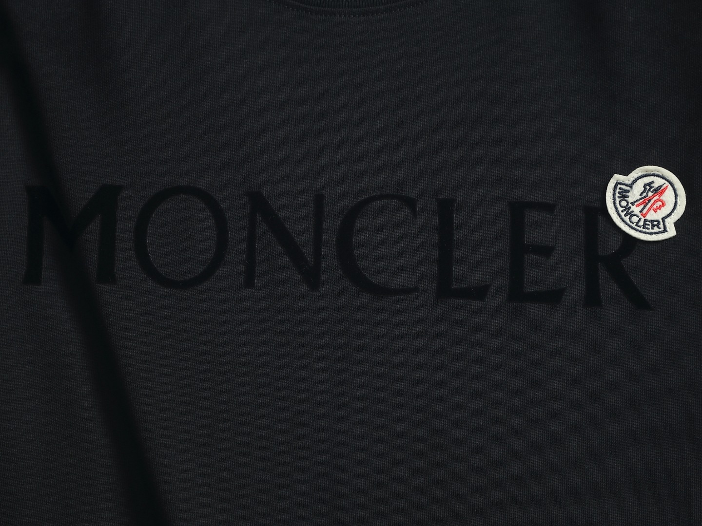 【MONCLER】プリント半袖 T シャツ