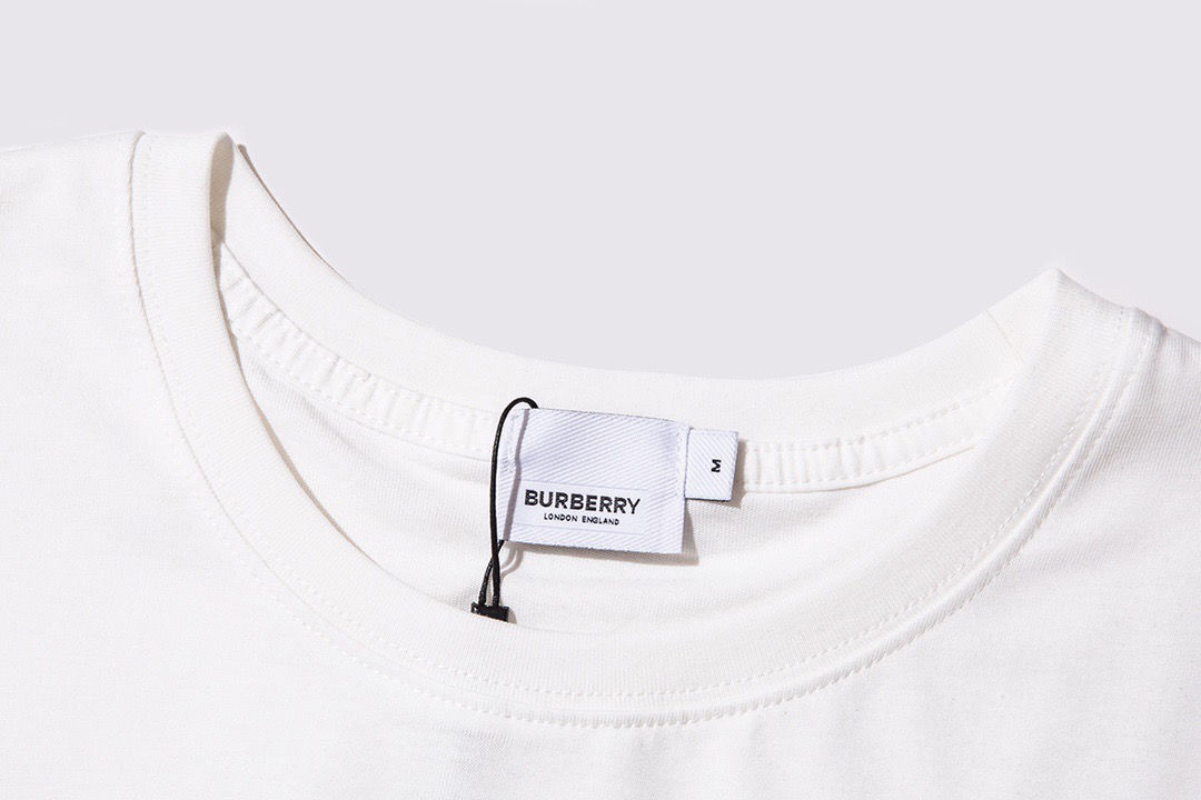 【BURBERRY】（バーバリー）男女兼用、ご好評に付き再入荷！