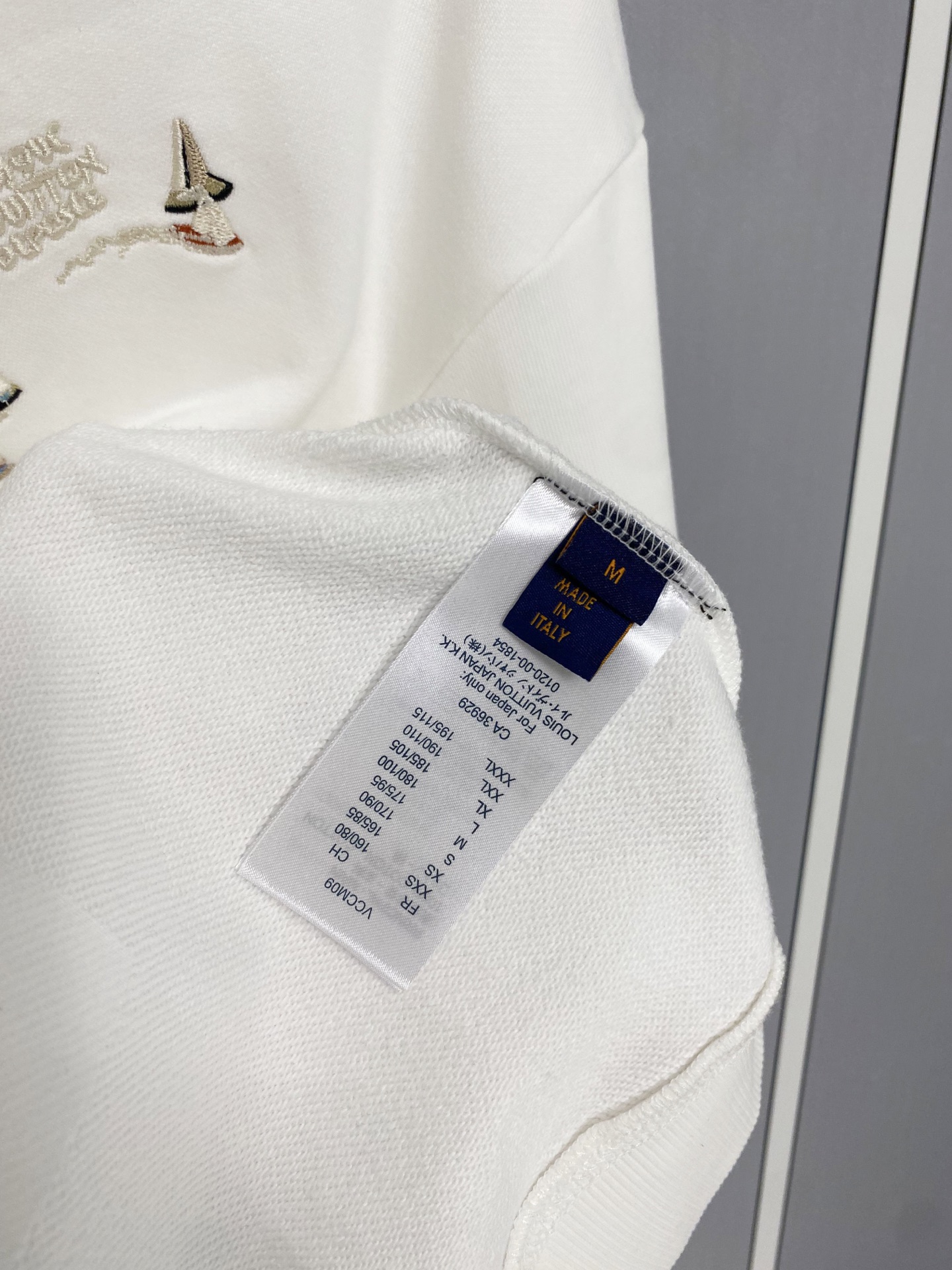 【LOUIS VUITTON】ルイヴィトン 刺繍パーカー