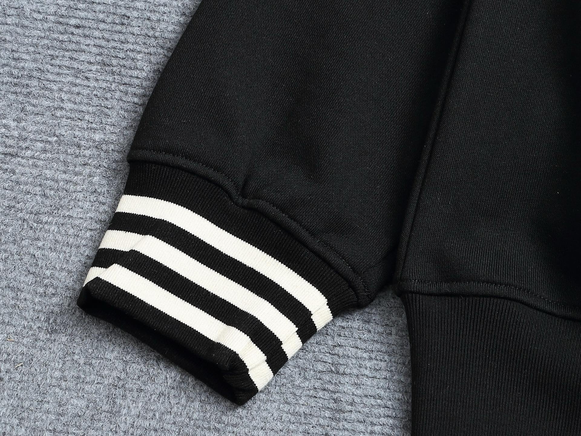 【PRADA】プラダ 刺繍パーカー