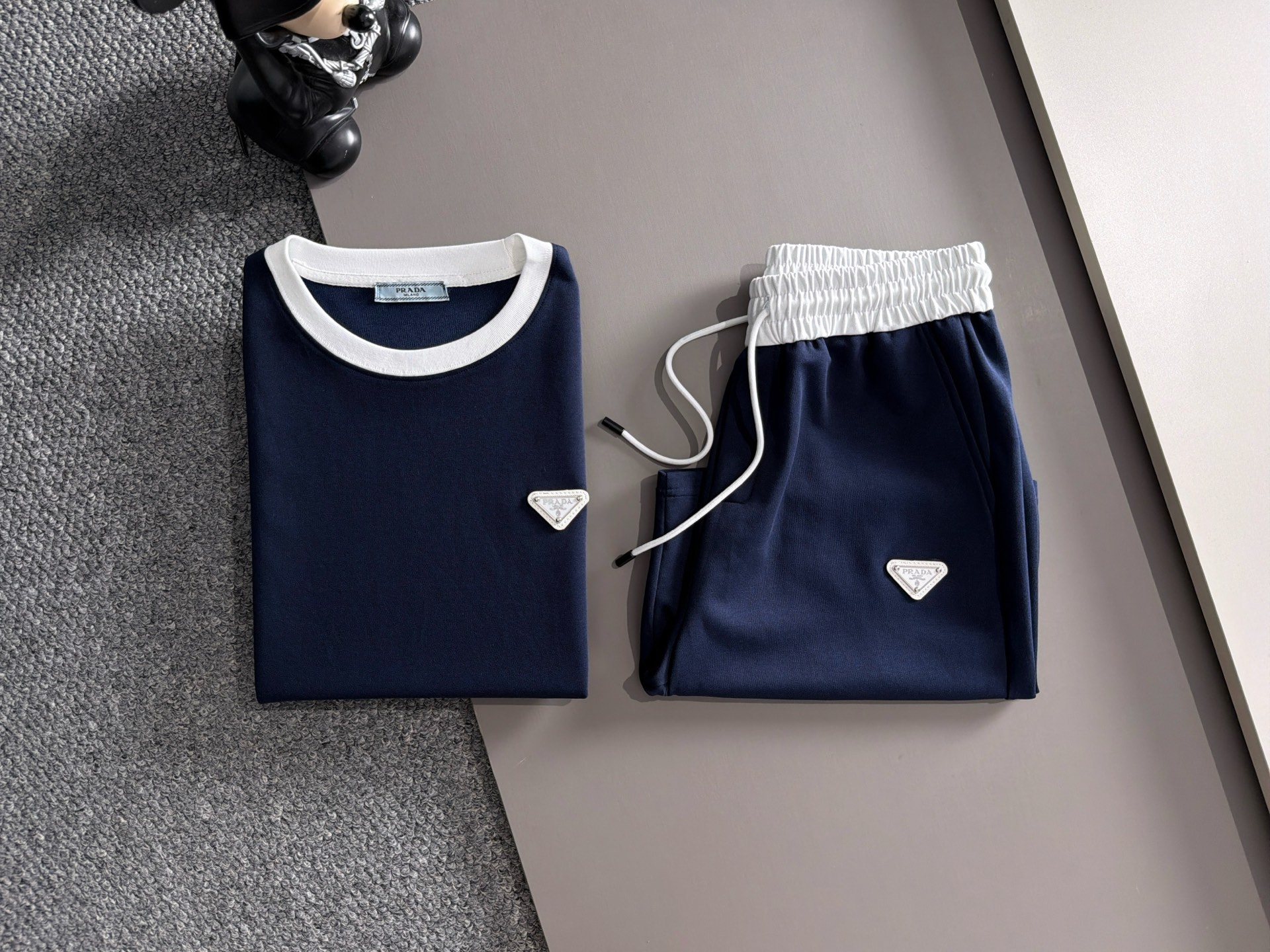 【PRADA】半袖T シャツショートパンツ セットアップ