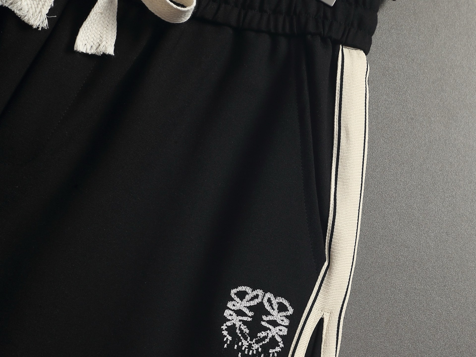 【LOEWE】ショートパンツ
