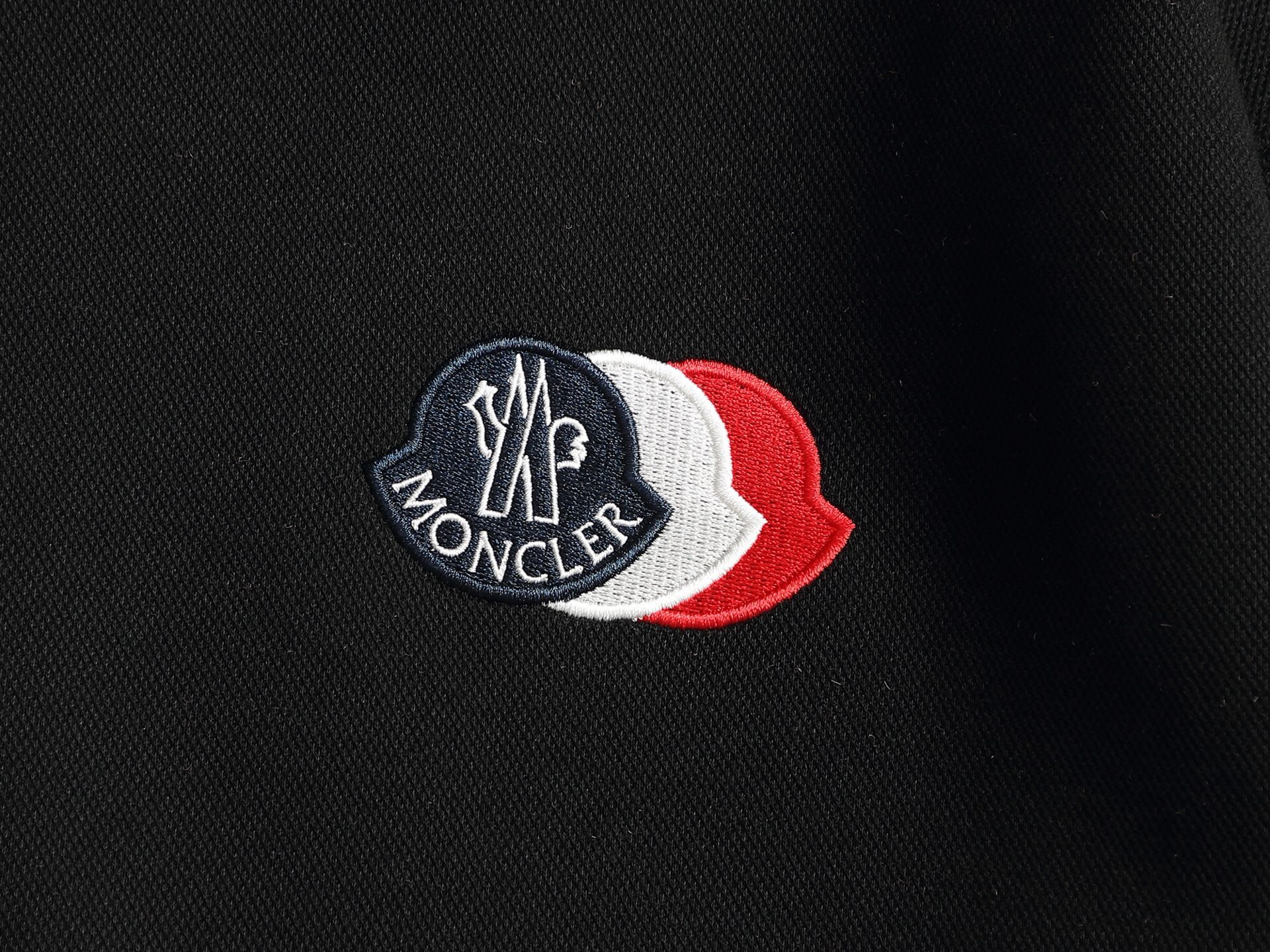 【MONCLER】刺繍長袖 T シャツ
