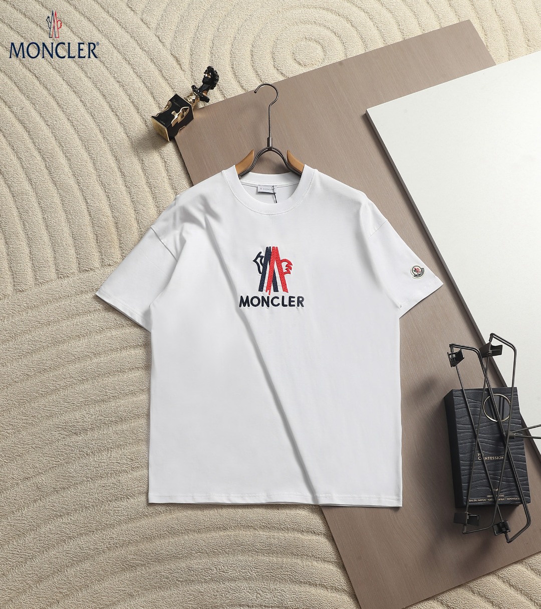 【MONCLER】刺繍半袖 T シャツ