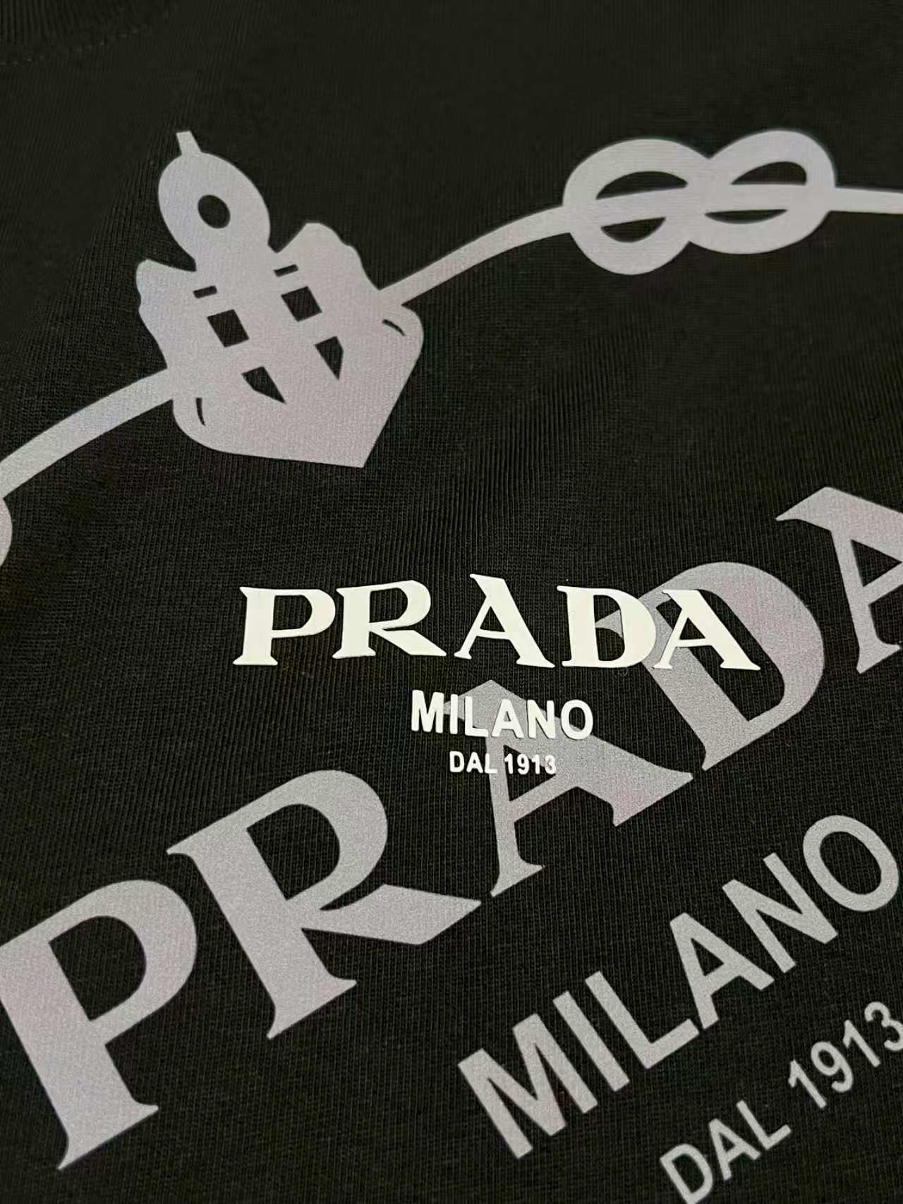 【PRADA】半袖 T シャツ