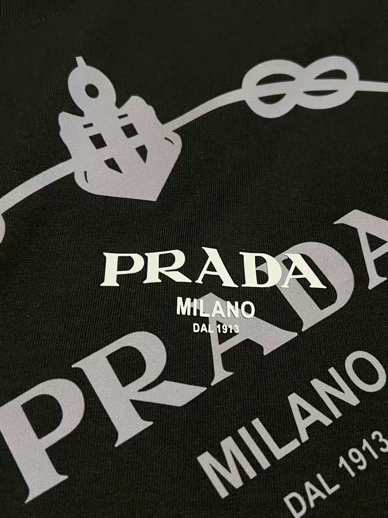 【PRADA】半袖 T シャツ