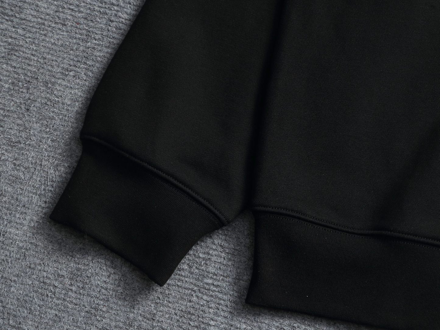 【BURBERRY】刺繍長袖 T シャツ