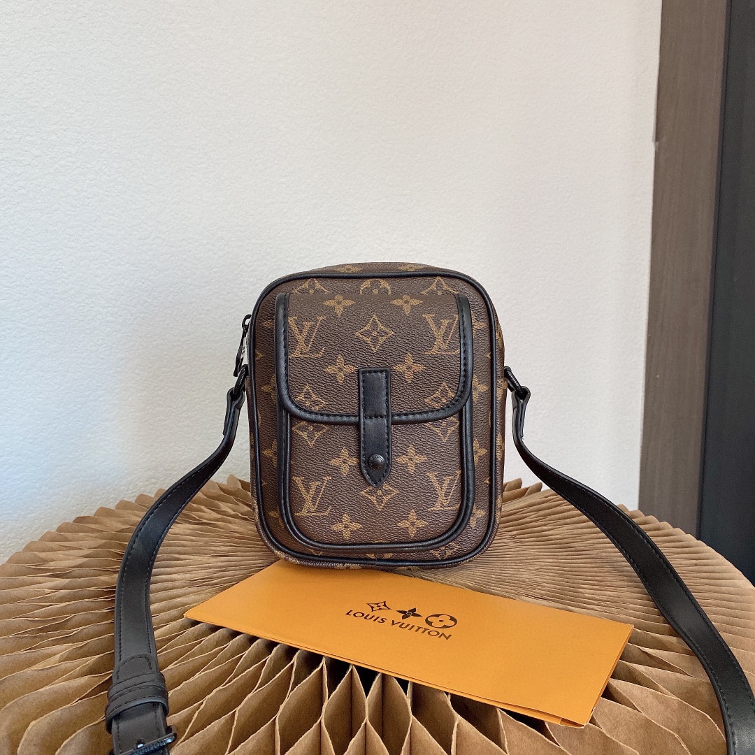 ◆LOUIS VUITTON◆ウェアラブルウォレット モノグラム M69404