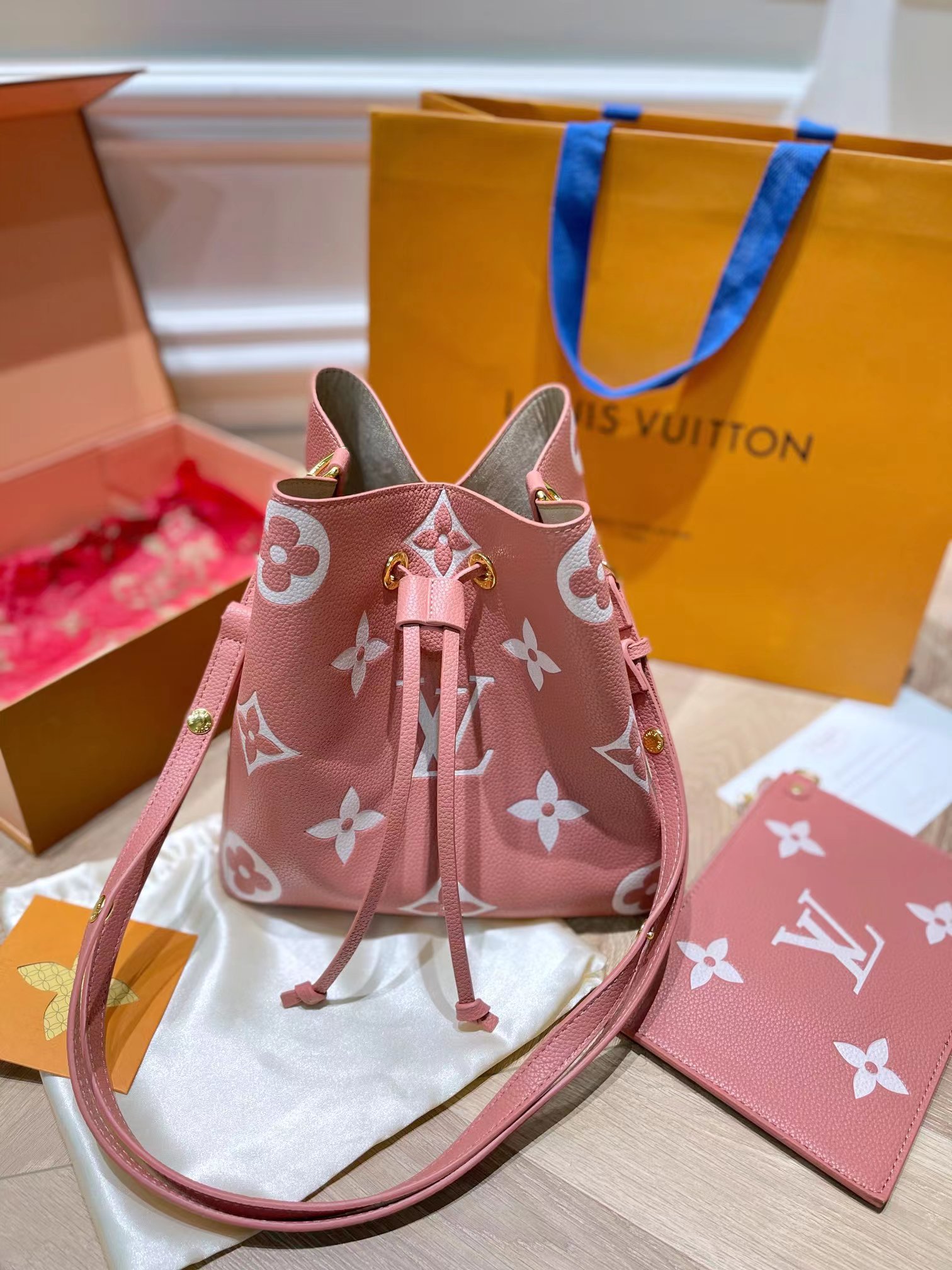 【LOUIS VUITTON】新品凳布！LV 23ss シリーズ NEONOE シャンパンバケツ ピンクの可愛いシリーズ