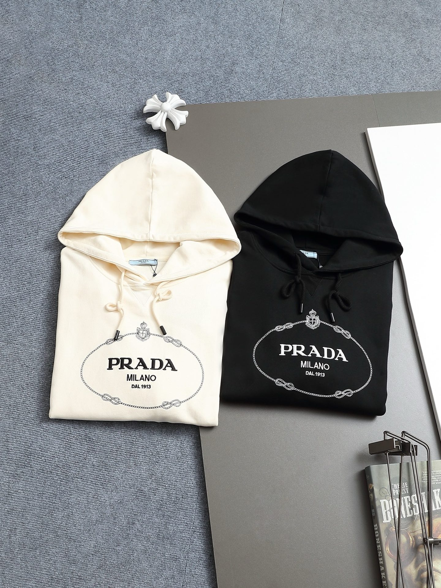 【PRADA】プラダ 刺繍パーカー