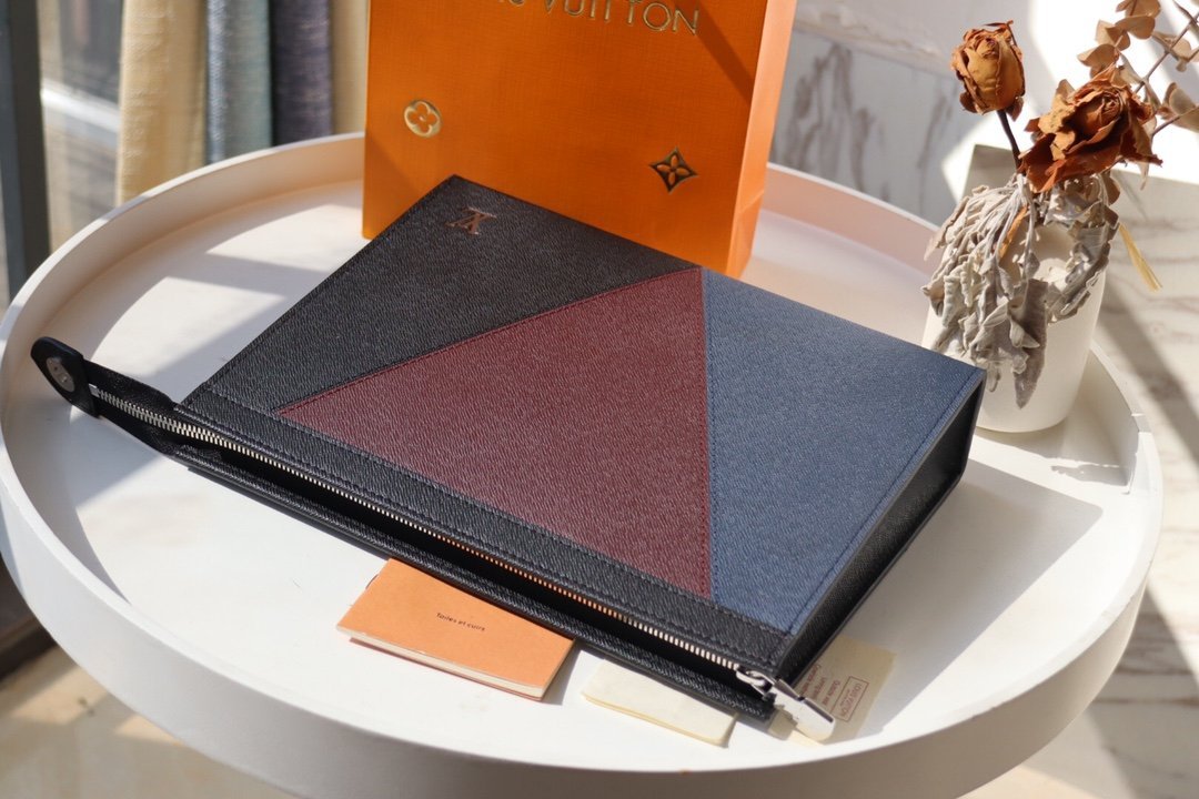LOUIS VUITTON（ルイヴィトン）クラッチバッグ 27x21x6 cm