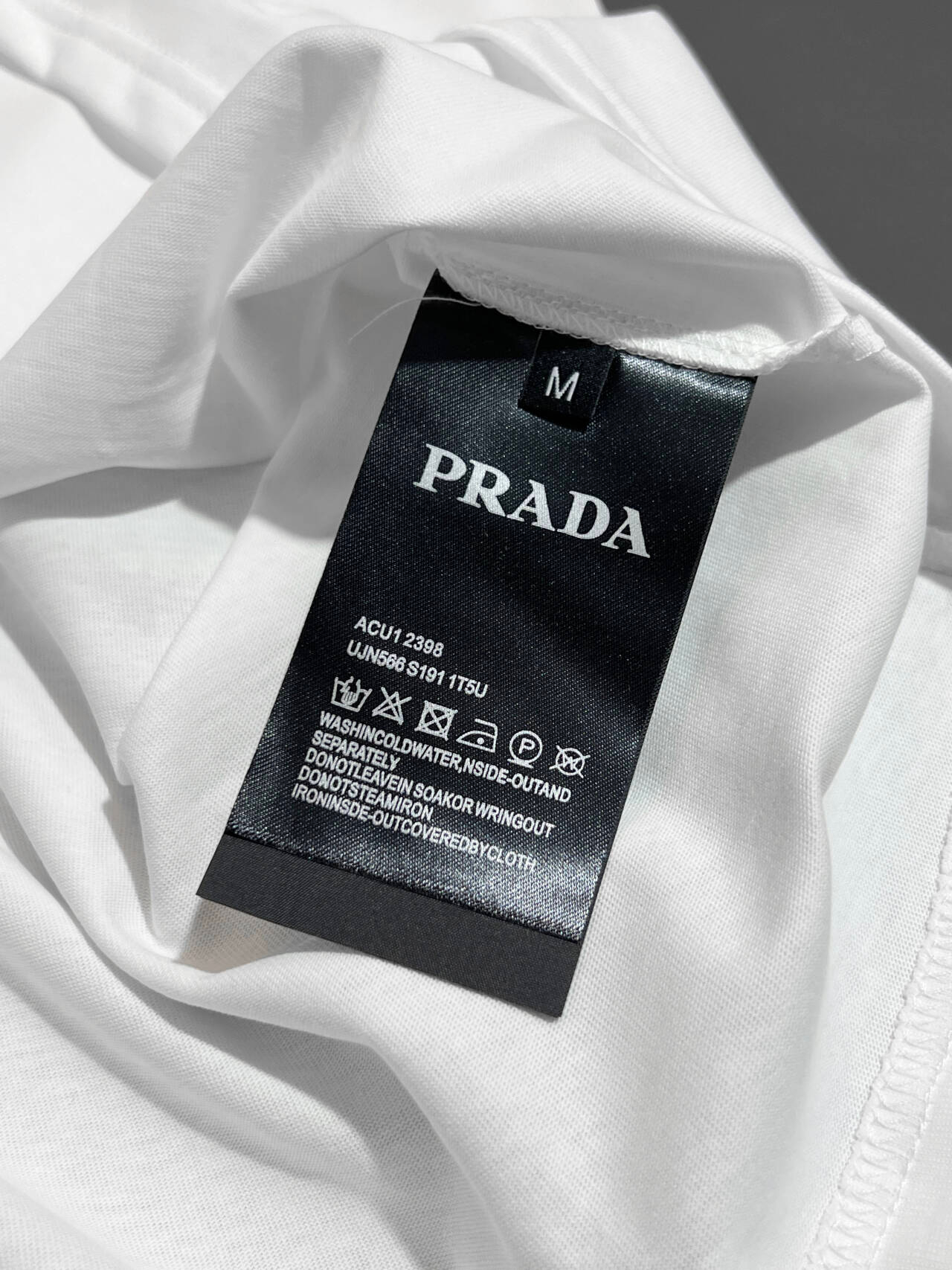 【PRADA】半袖 T シャツ