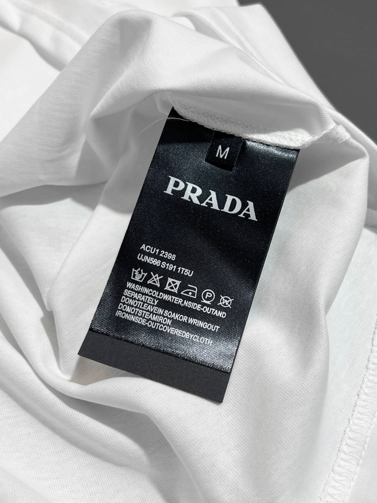 【PRADA】半袖 T シャツ