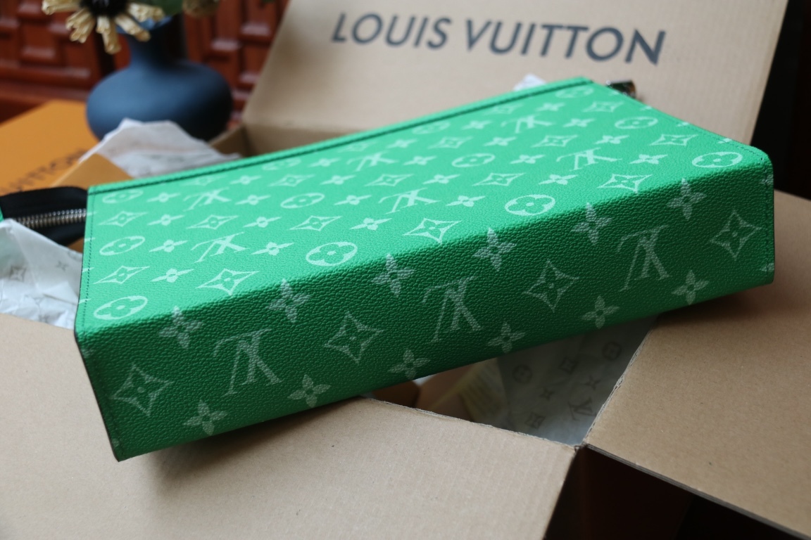 LOUIS VUITTON ルイヴィトン POCHETTE VOYAGE クラッチバッグ M83099