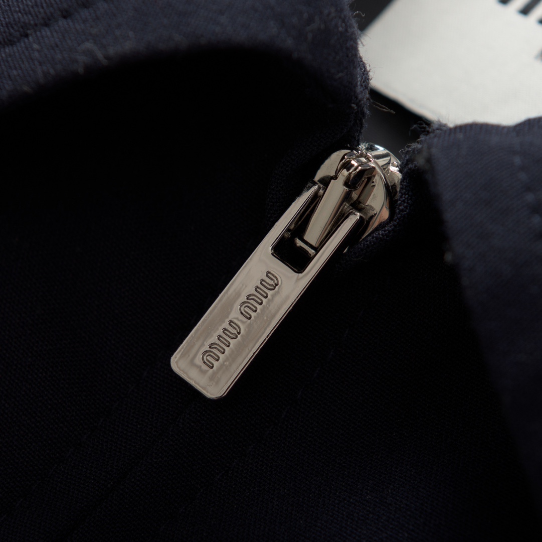 【MIU MIU旗艦店】 ジャケット ご好評に付き再入荷！
