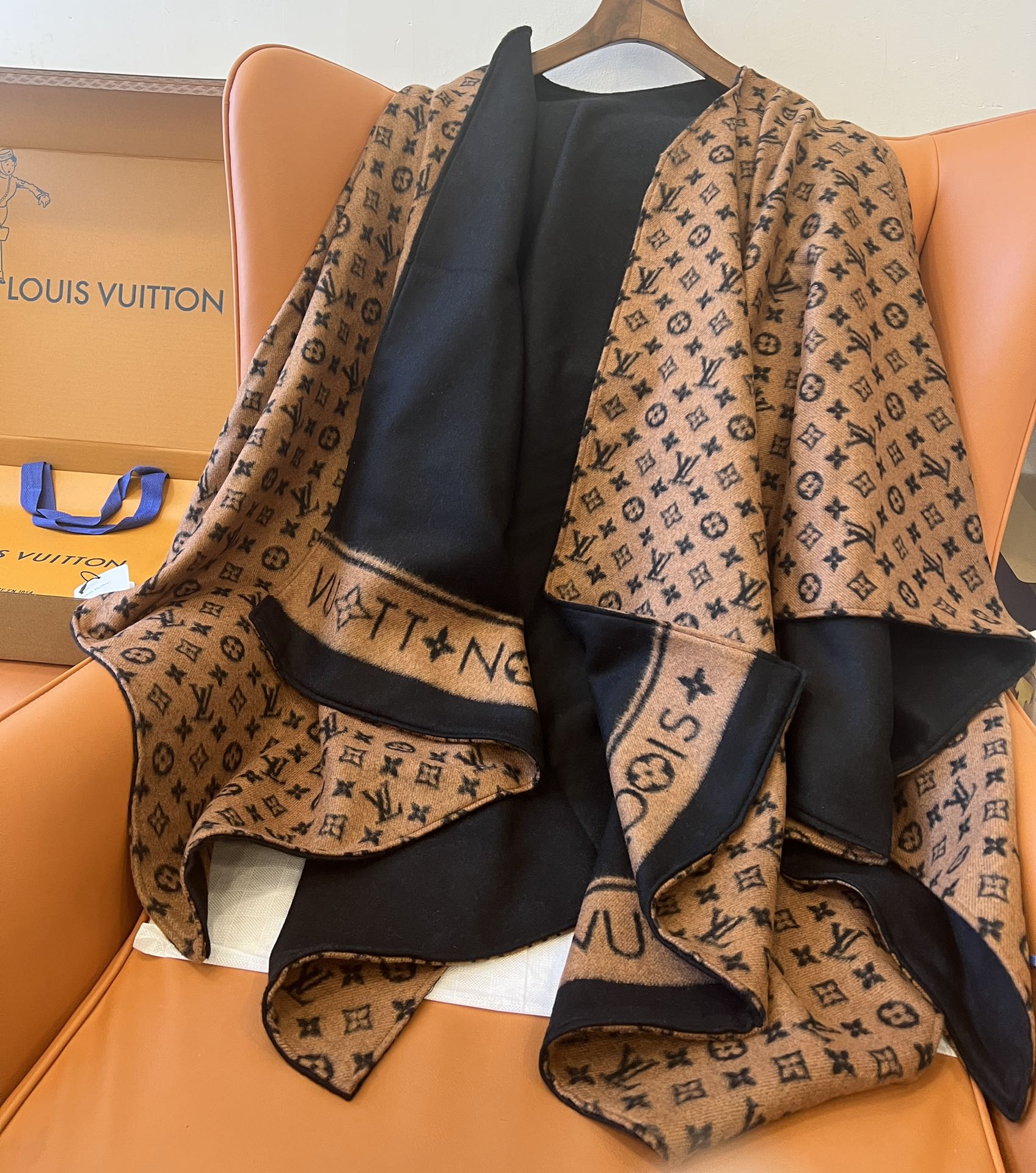 【LOUIS VUITTON旗艦店】ルイヴィトン マント ショール ご好評に付き再入荷！