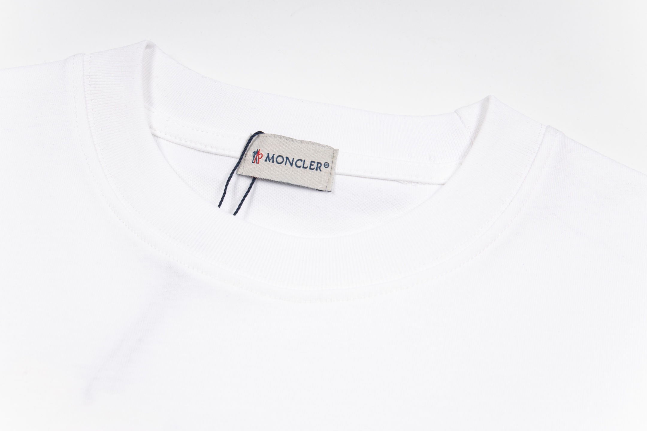 【Moncler 】（モンクレール）半袖Tシャツ 男女兼用、ご好評に付き再入荷！