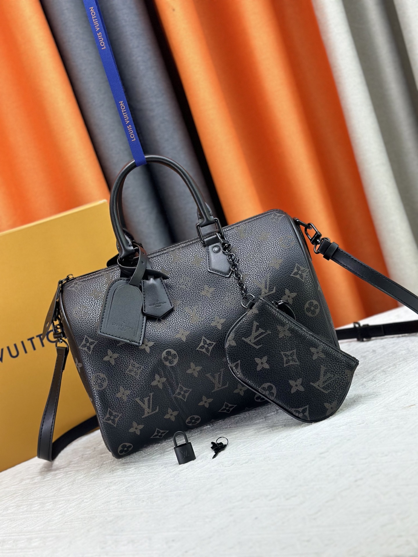 LOUIS VUITTON（ルイヴィトン）SEEDY SOFT 30 クロスボディバッグ