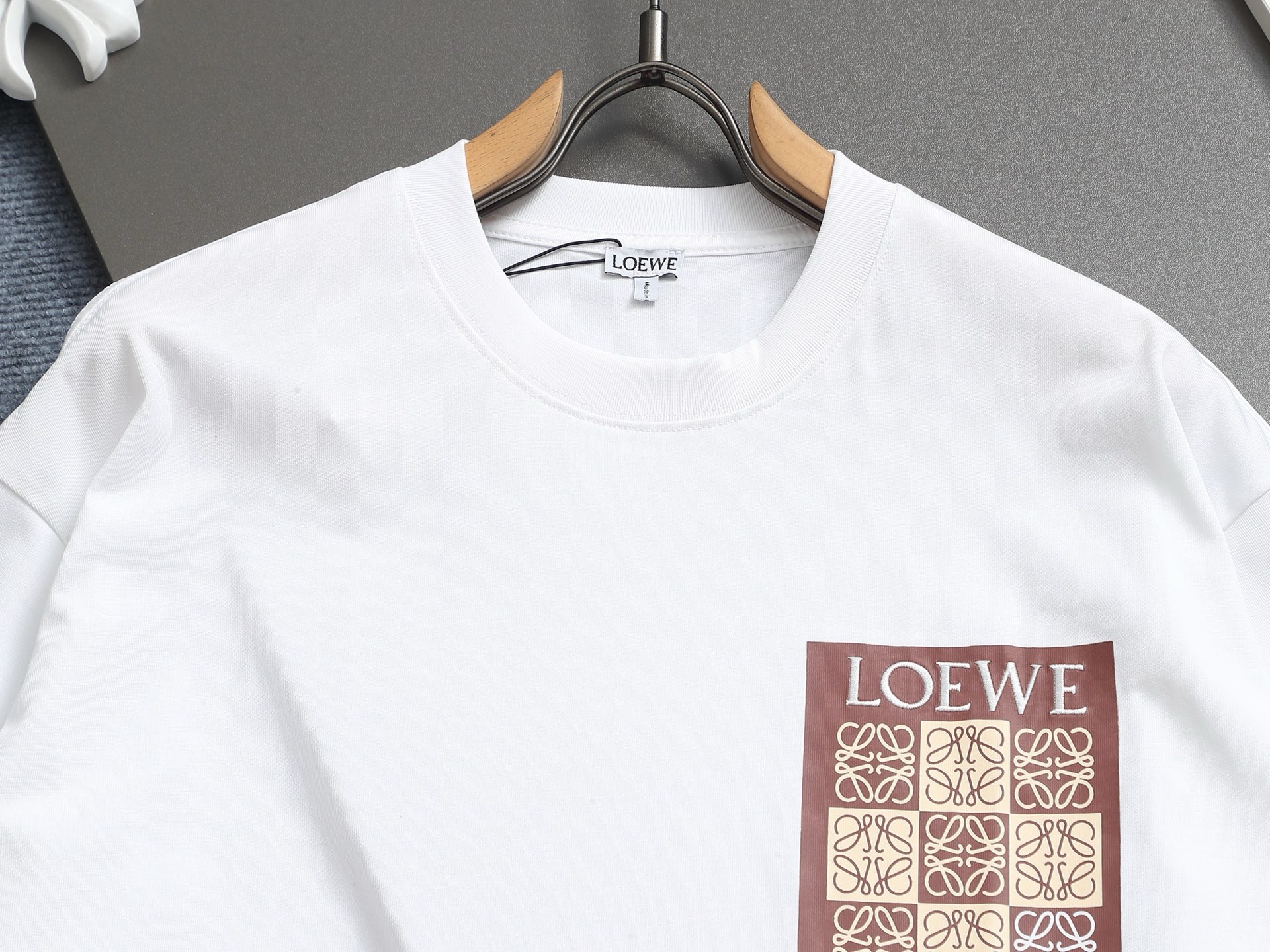 【LOEWE 公式旗艦店】（ロエベ）半袖Tシャツ、ご好評に付き再入荷！